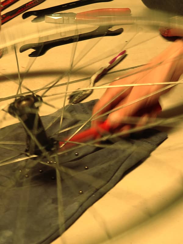 Réparation d'une roue de vélo